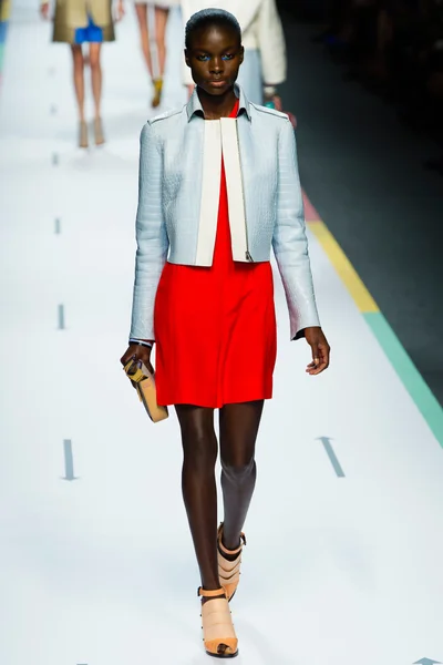 Look 18
